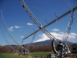 富士観測所の電波望遠鏡