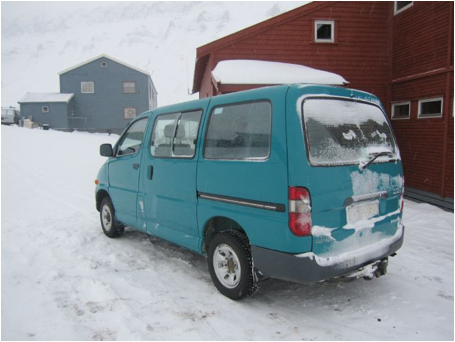 : Macintosh HD:Users:nozawasatonori:Desktop:2011Feb_Longyeabyen:2011FebLong_manuscript:06long_car_wright.jpg