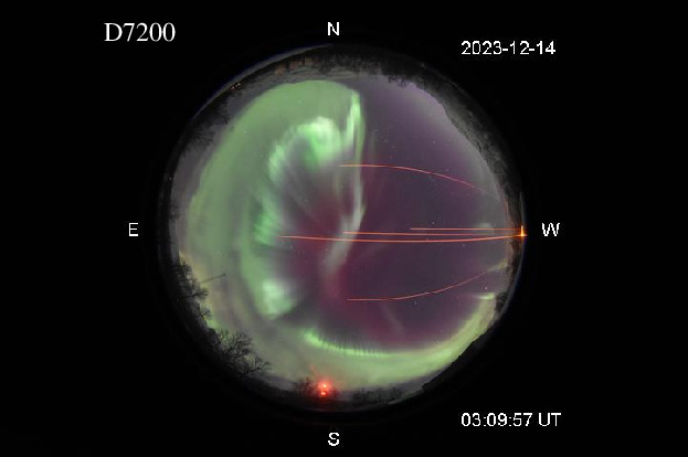 D7200_20231214030957_green_rays_red.jpg