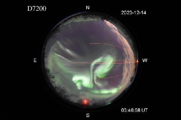 D7200_20231214034658_green_rays_purple.jpg