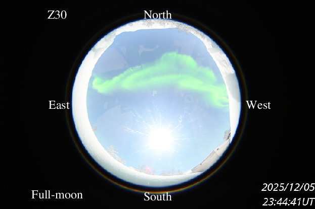 Z30_20251205234441_green_full_moon.jpg