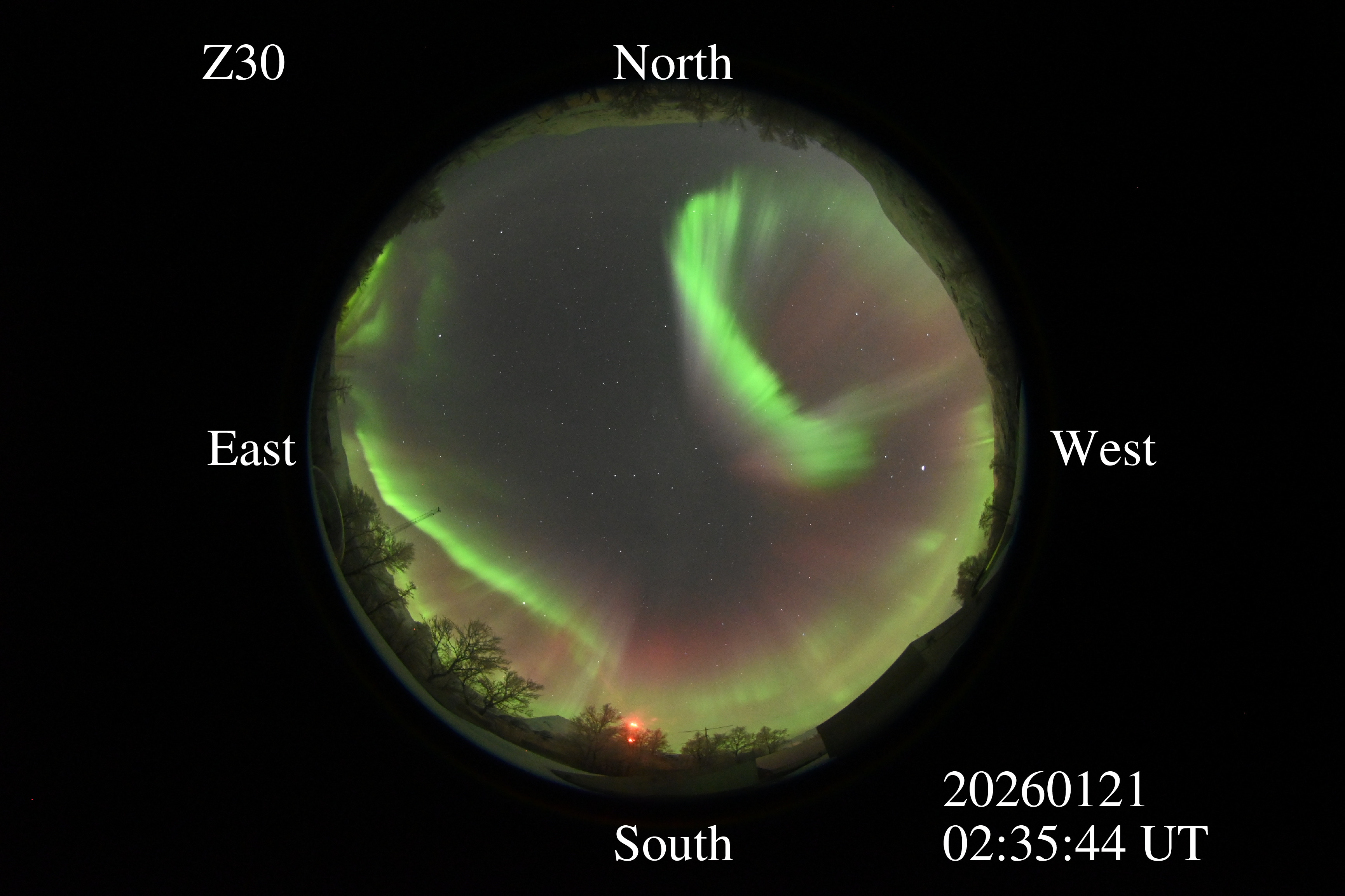 Z30_20260121023544_green_red_rays.jpg